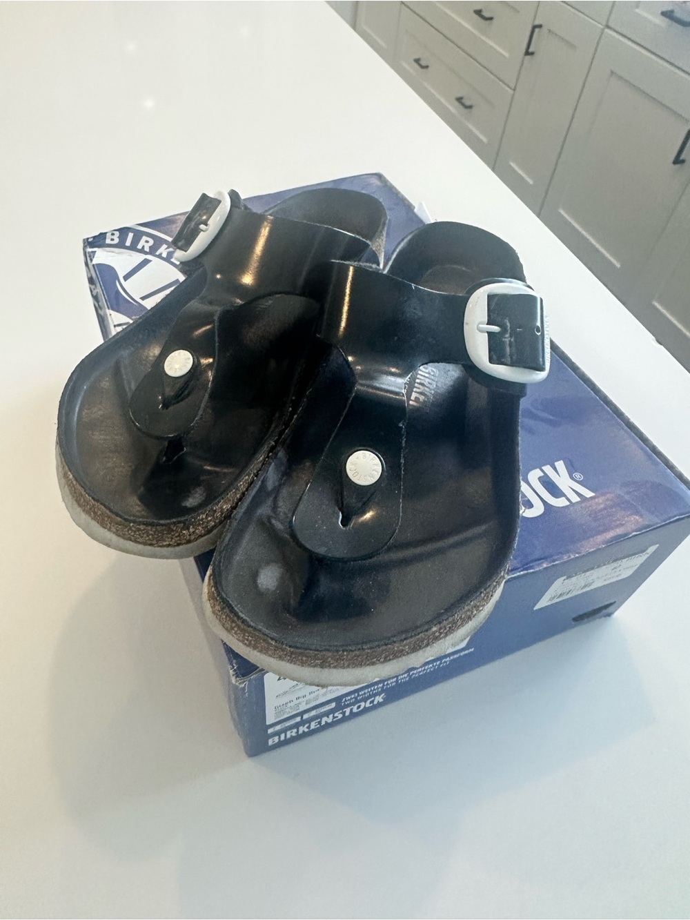 Birkenstock Gizeh Sandals - Black w/ White Buckle sz 40